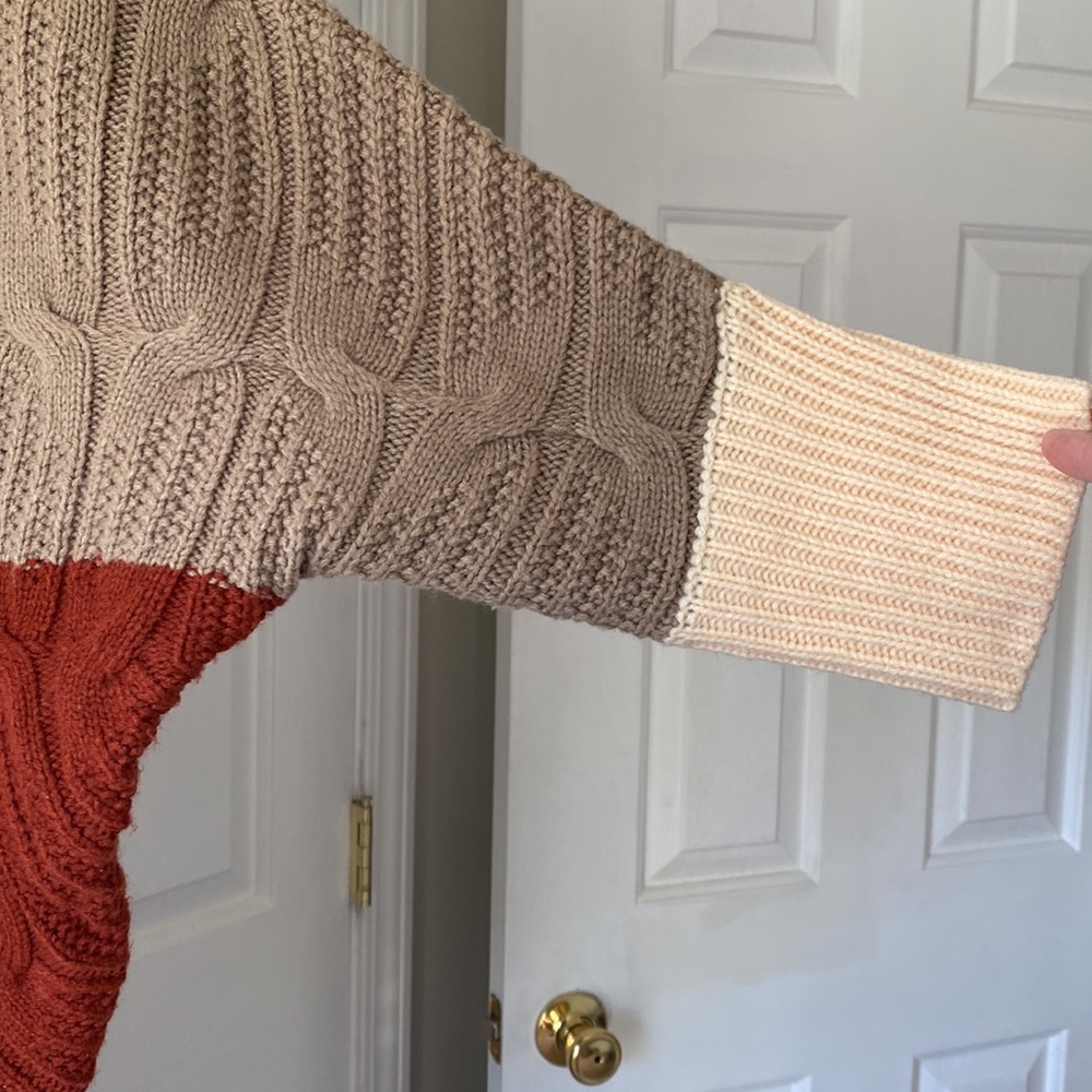 Women’s color block cable knit oversized shrug - Picture 6 of 7